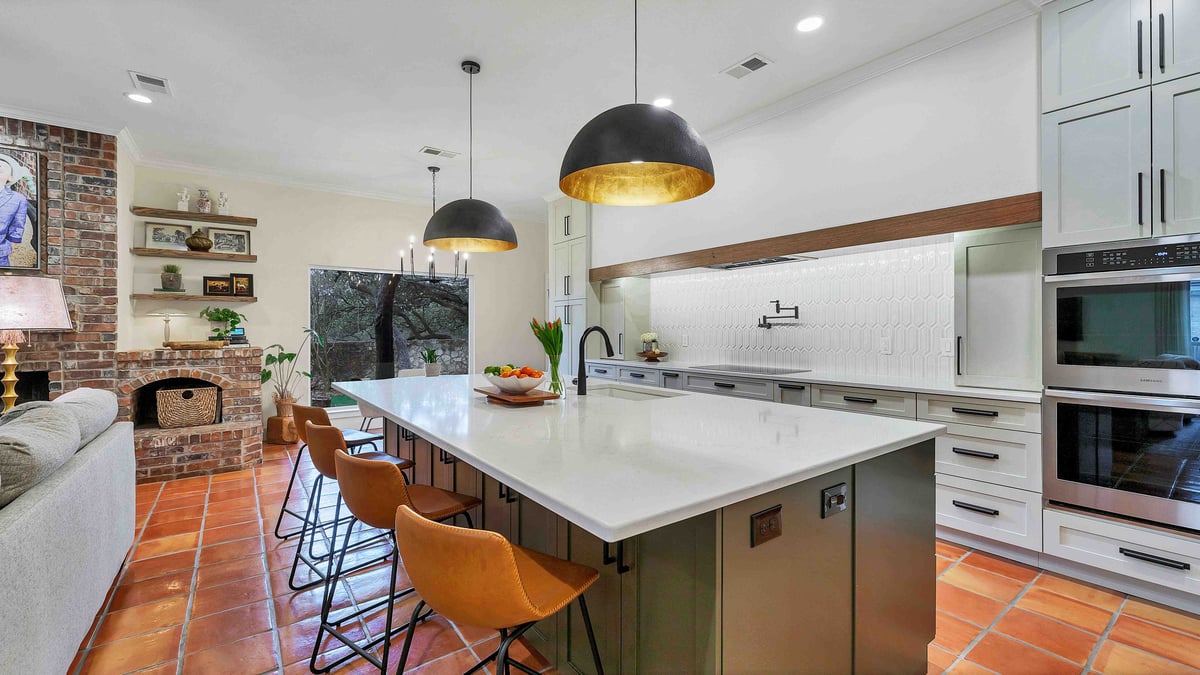 Large Island in Modern Southwest Kitchen Design